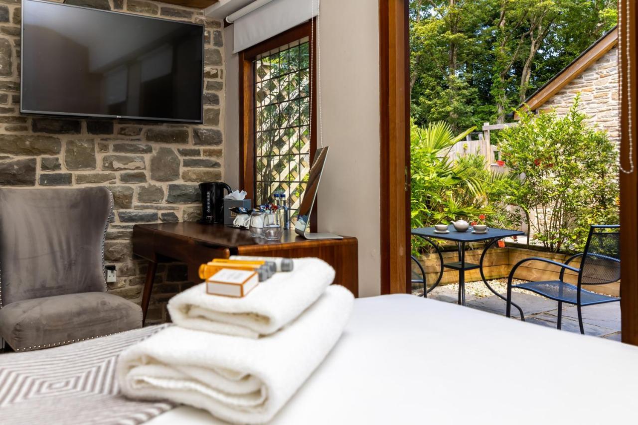 Lanelay Hall Hotel&Spa Hensol Esterno foto A room at the hotel