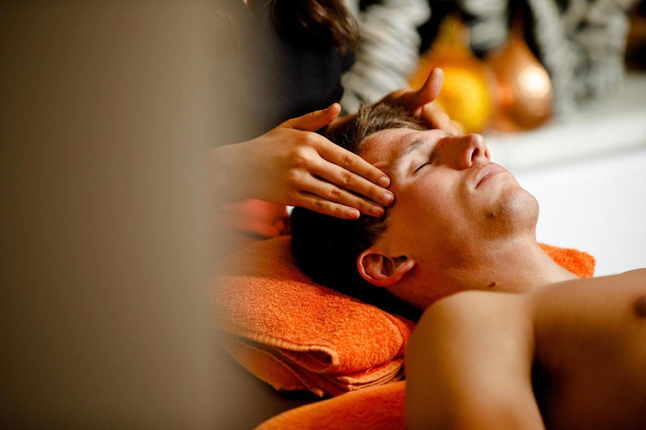 Lanelay Hall Hotel&Spa Hensol Esterno foto A man receiving a head massage