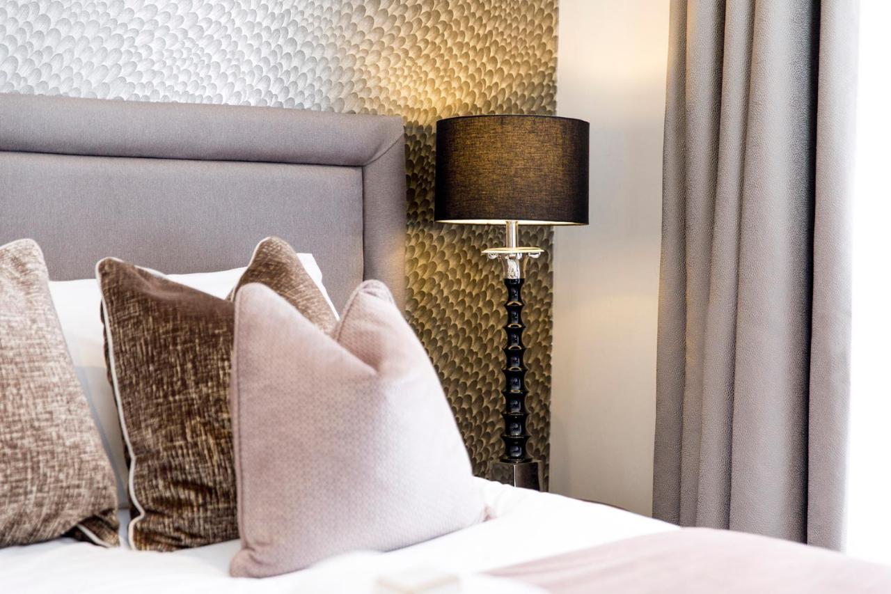 Lanelay Hall Hotel&Spa Hensol Esterno foto A bedroom at The Ivy Collection