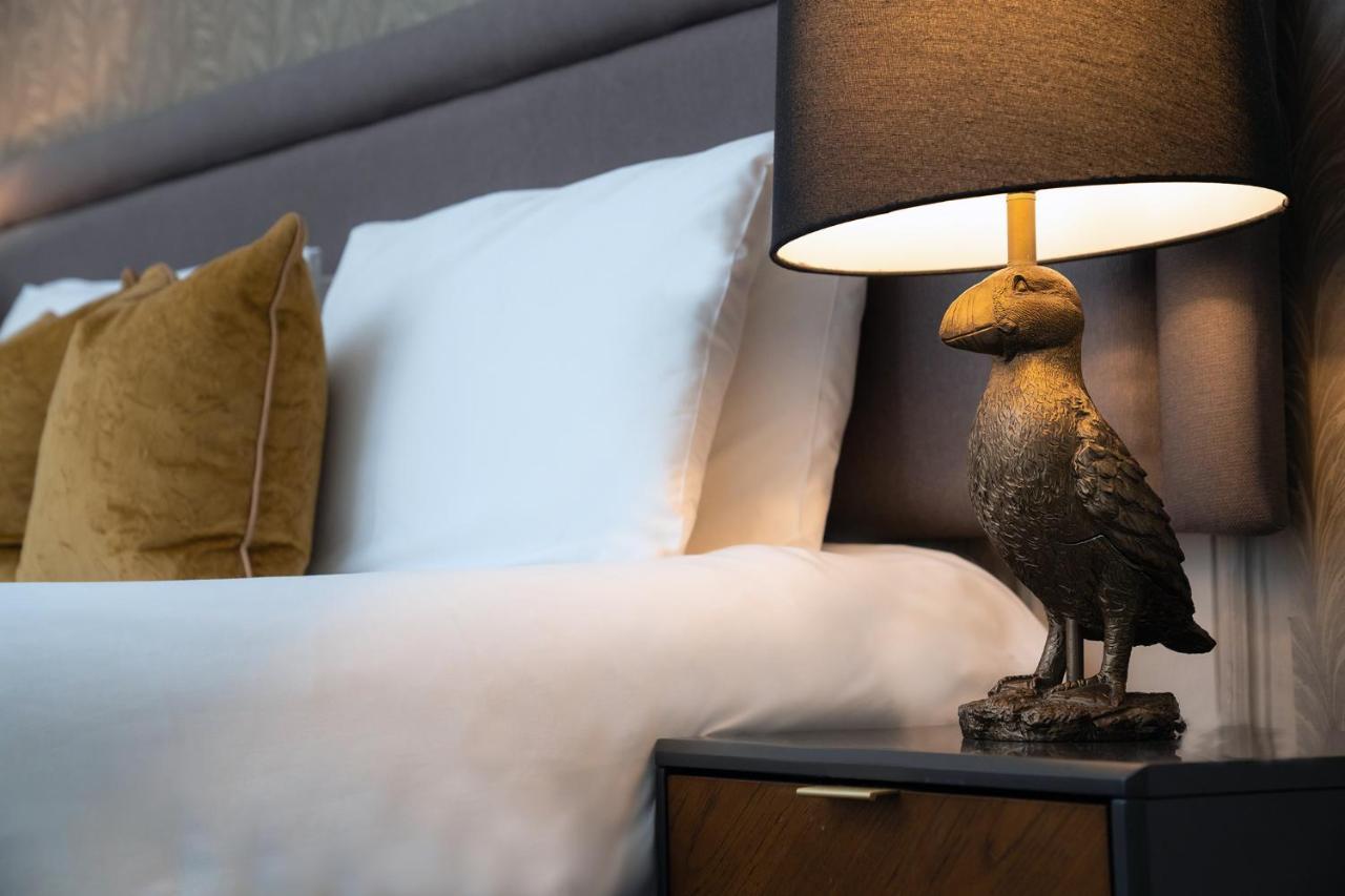 Lanelay Hall Hotel&Spa Hensol Esterno foto The Eagle Lamp