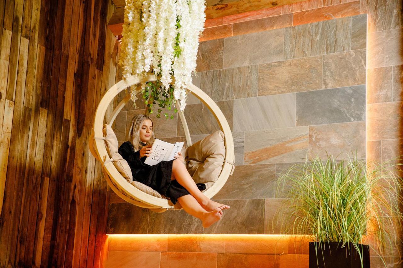 Lanelay Hall Hotel&Spa Hensol Esterno foto A woman relaxing in a spa