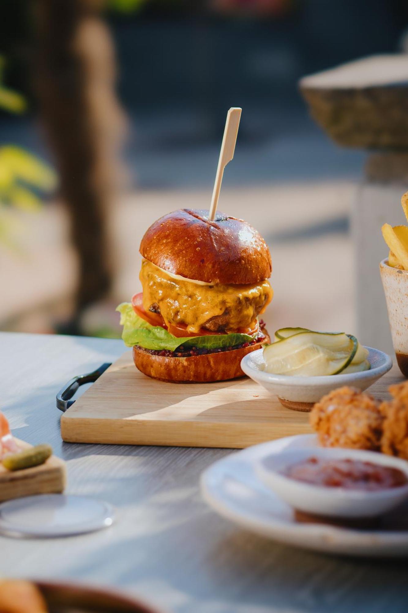Lanelay Hall Hotel&Spa Hensol Esterno foto A cheeseburger