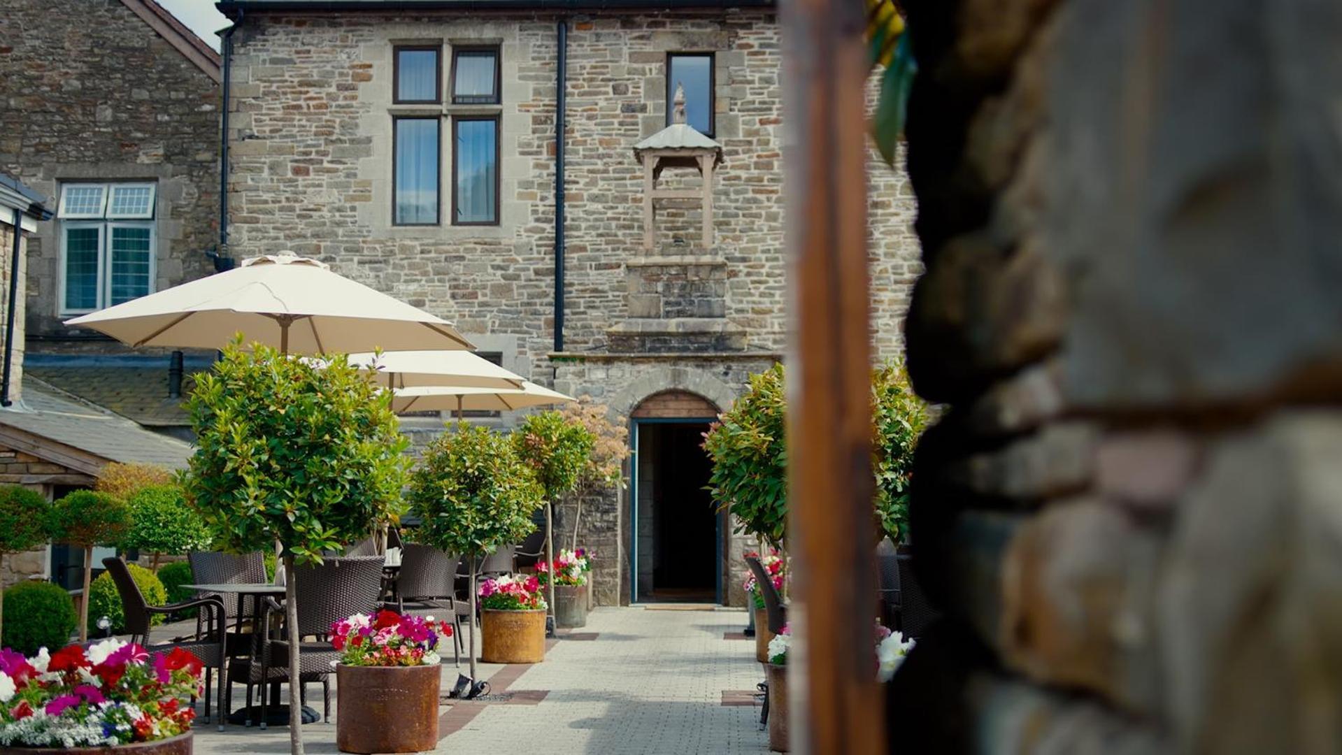 Lanelay Hall Hotel&Spa Hensol Esterno foto The courtyard at The Old Bank Hotel