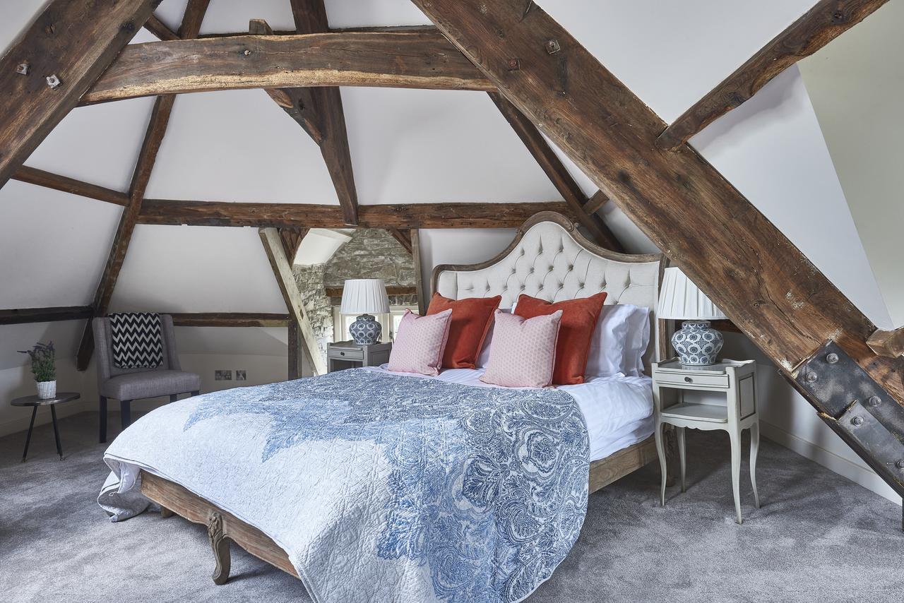 Lanelay Hall Hotel&Spa Hensol Esterno foto The bedroom at The Old Mill