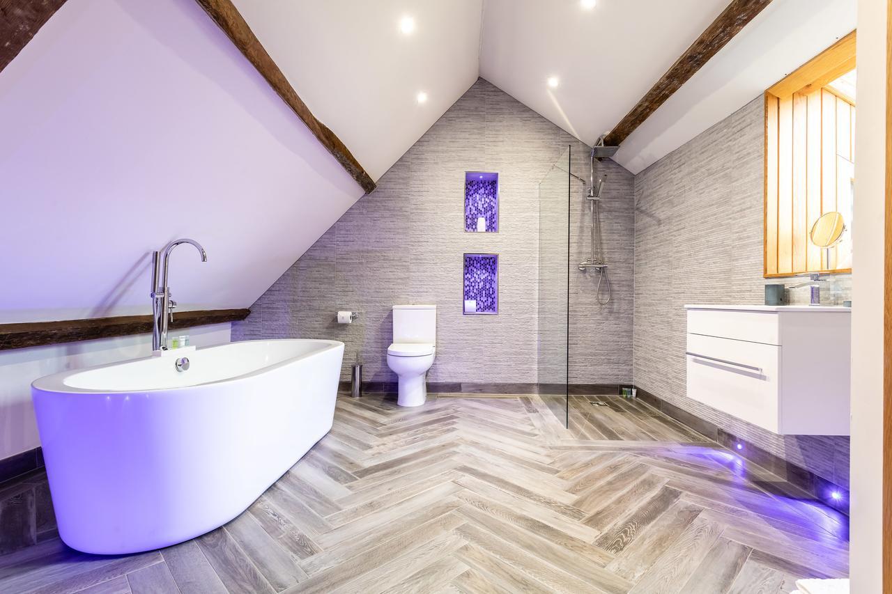 Lanelay Hall Hotel&Spa Hensol Esterno foto Bathroom